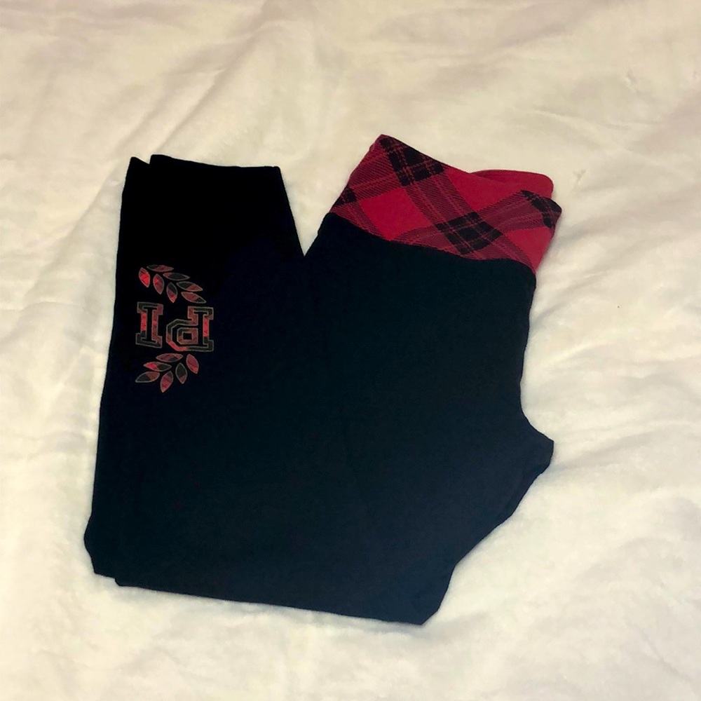 Gently used Pink Holiday leggings Available 1/26/22